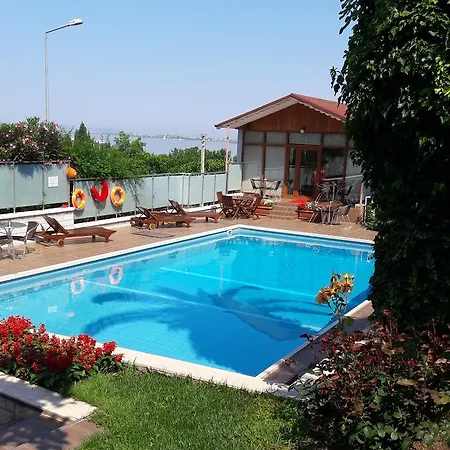 帕尔拉韦恩斯套房酒店 3* 盖布泽